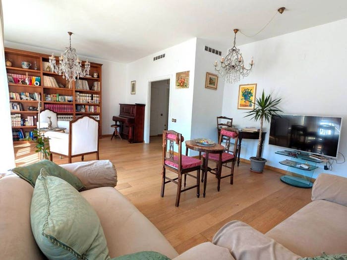 Appartamento con 5 locali in vendita in Via Giuseppe Mazzini, Centro, Pontedera