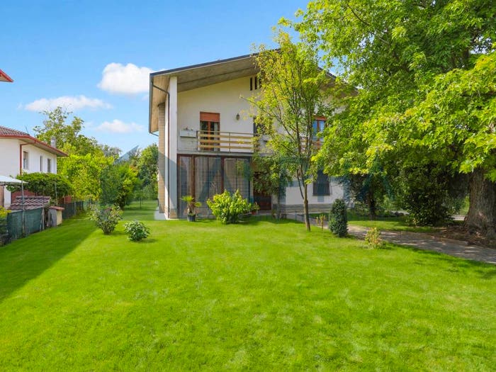 Casa con 6 locali in vendita in Via Trentola, Roncadello, Forlì