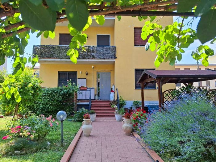 Appartamento quadrilocale in vendita in Strada Montanara, Carignano, Parma