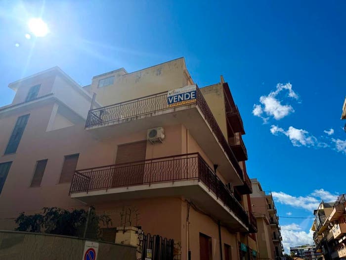 Appartamento con 6 locali in vendita in Via Tenente Siro Brigiano, Centro, Milazzo