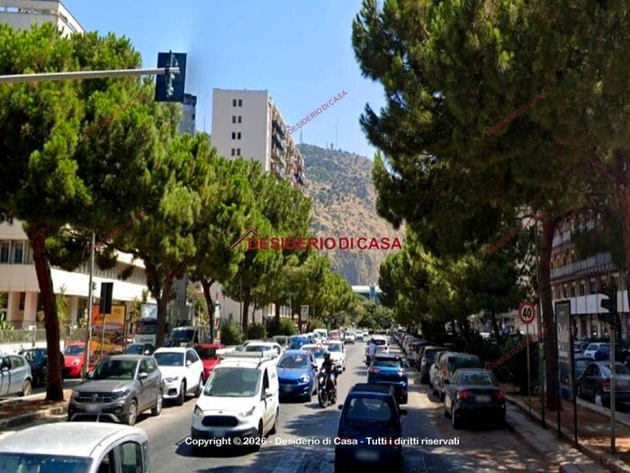 Appartamento con 6 locali in vendita in Viale Alcide De Gasperi, De Gasperi Croce Rossa, Palermo