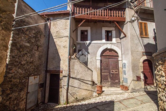 Casa quadrilocale in vendita in Viale Mazzini, Castel Sant'Angelo