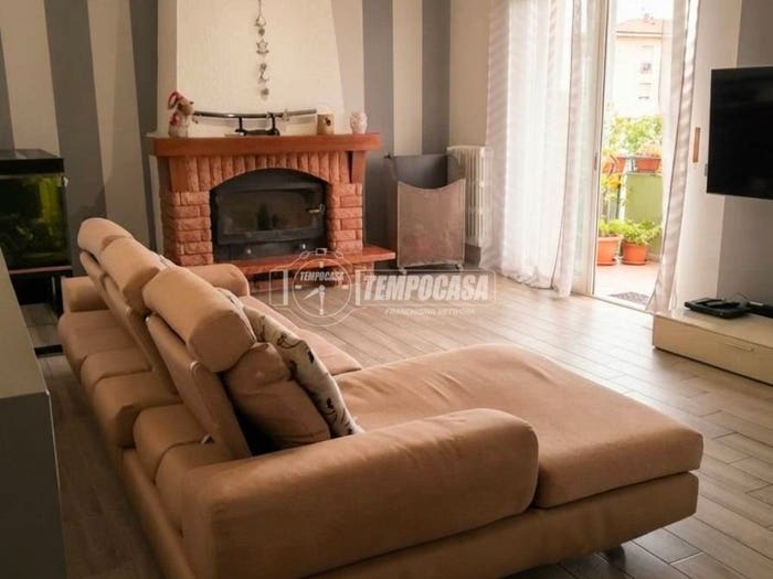 Casa quadrilocale in vendita in Via Gaetano Donizetti, Ravello, Vermezzo con Zelo