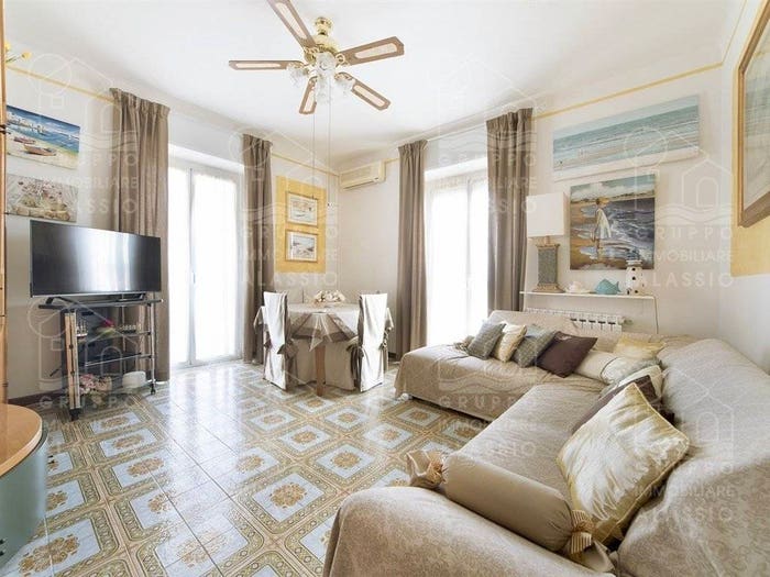 Appartamento quadrilocale in vendita in Via Roma Borgo Barusso, Alassio