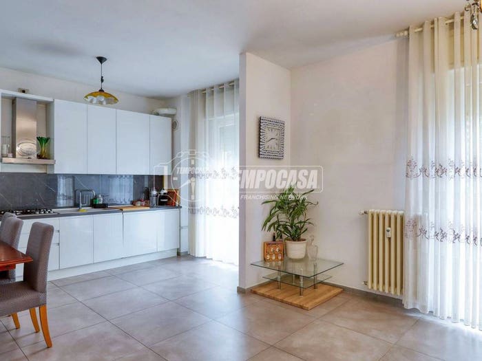 Appartamento trilocale in vendita in Via Giacomo Matteotti, Centro, Arcisate