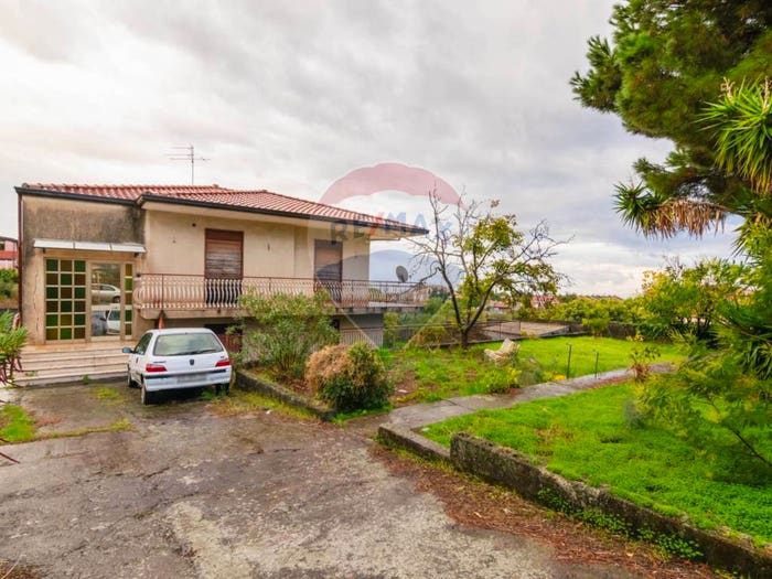 Casa con 6 locali in vendita in Via Bologna, Centro, Mascalucia