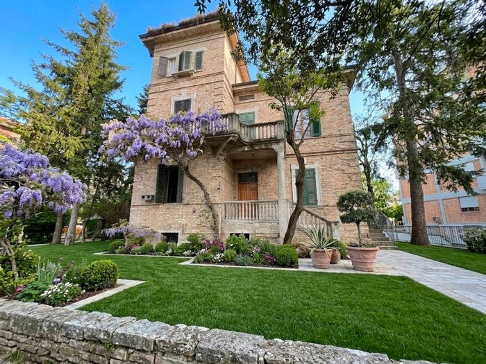 Casa con 6 locali in vendita in Via Spalato, Centro, Macerata