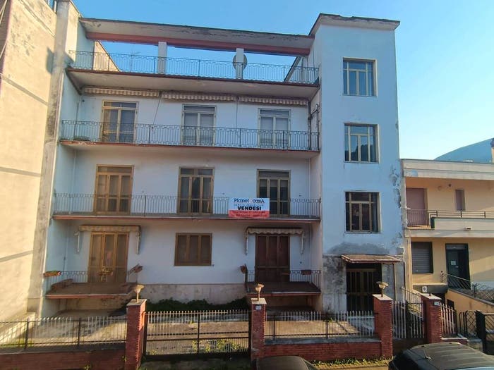 Appartamento con 5 locali in vendita in Via Aldo Moro, Airola