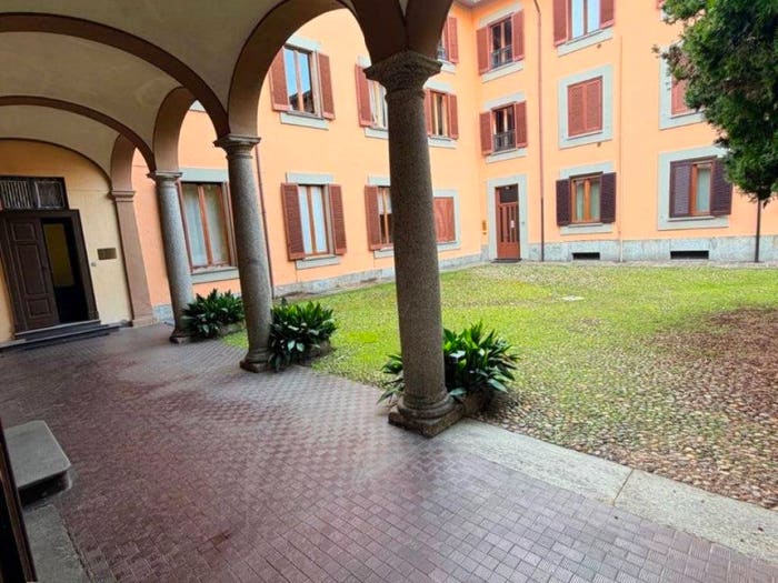 Appartamento con 6 locali in vendita in Piazzetta Giovita Garavaglia, Centro Storico, Pavia