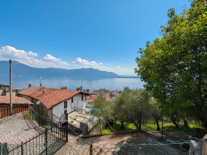 Casa con 6 locali in vendita in Strada Tambusacca, Predore