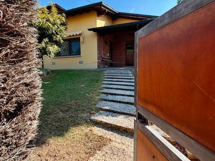 Casa quadrilocale in vendita in Via Luigi Manfredini, Centro, Rivarolo Mantovano