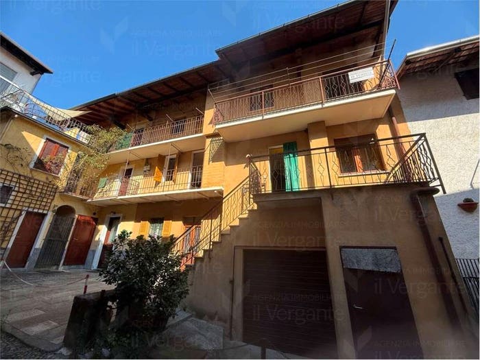 Casa con 6 locali in vendita in vicolo particolare, Dagnente, Arona