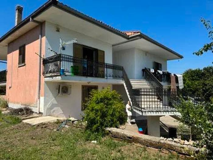 Casa con 6 locali in vendita in Viale Dei Platani B, Centro, Carinola