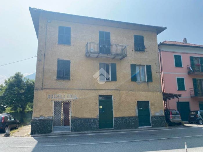 Appartamento trilocale in vendita in Via milite ignoto, Centro, Montoggio