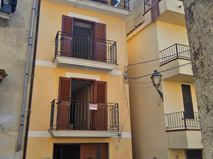 Casa quadrilocale in vendita in Via Cirillo, Mammola