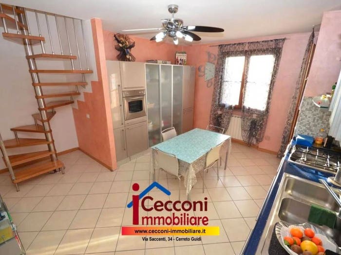 Appartamento con 6 locali in vendita in Via Carlo Alberto Dalla Chiesa, Cerreto Guidi
