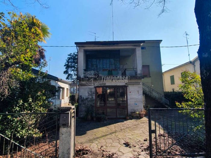 Casa con 5 locali in vendita in Viale Fratelli Cairoli, Centro, Castel Bolognese