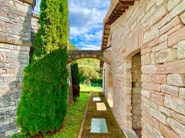 Casa con 6 locali in vendita in Via Villa delle Fonti, Urbino