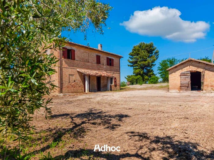 Casa con 6 locali in vendita in Via Amiana, Mombaroccio