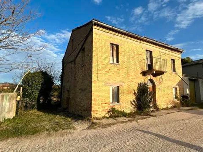 Casa con 6 locali in vendita in Contrada Pachierno, Castignano