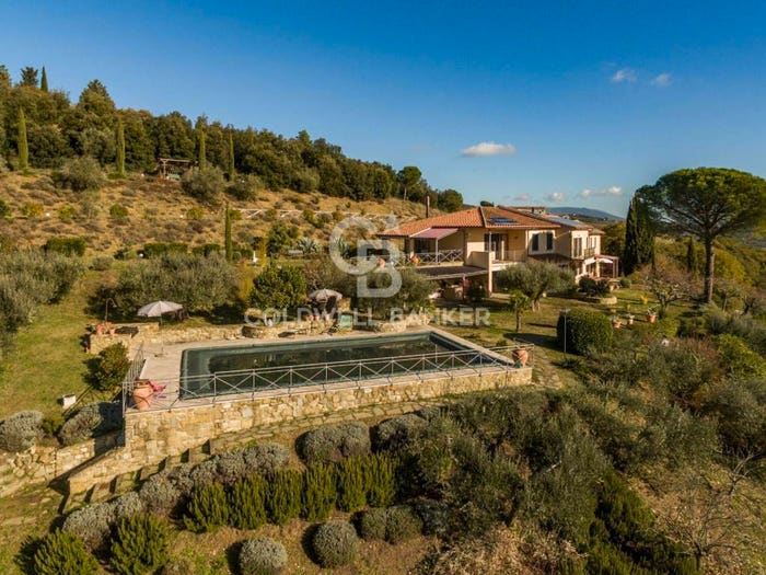 Casa con 6 locali in vendita in Via San Crispolto, Passignano sul Trasimeno