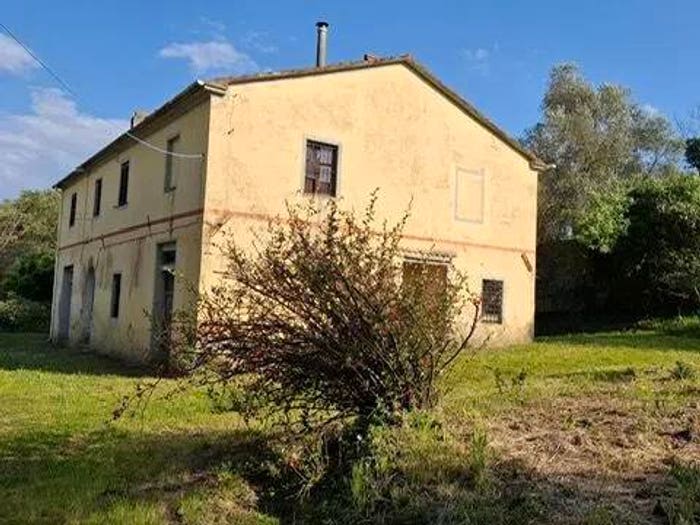 Casa con 6 locali in vendita in Via Roma, Collesalvetti
