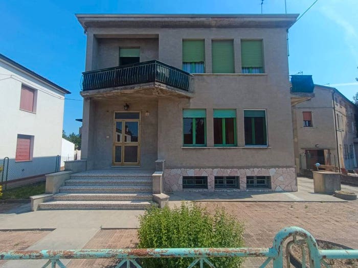 Casa con 6 locali in vendita in Corso Panaro, Centro, Bondeno