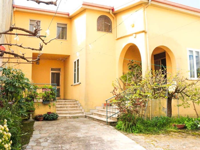 Casa con 6 locali in vendita in Via Roma, Siurgus Donigala