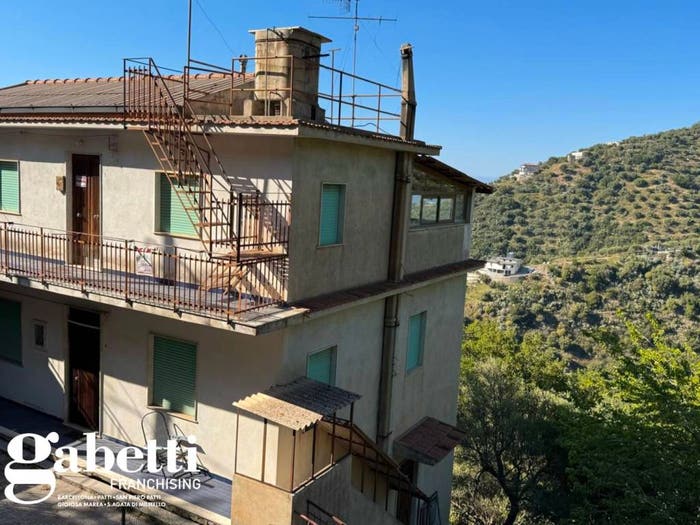 Casa con 6 locali in vendita in GIOIOSA MAREA CDA CIRENI snc, Centro, Gioiosa Marea