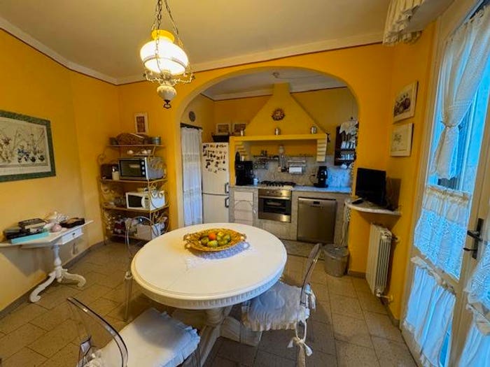 Appartamento con 5 locali in vendita in Piazza Giuseppe Di Vittorio, Stagno, Collesalvetti