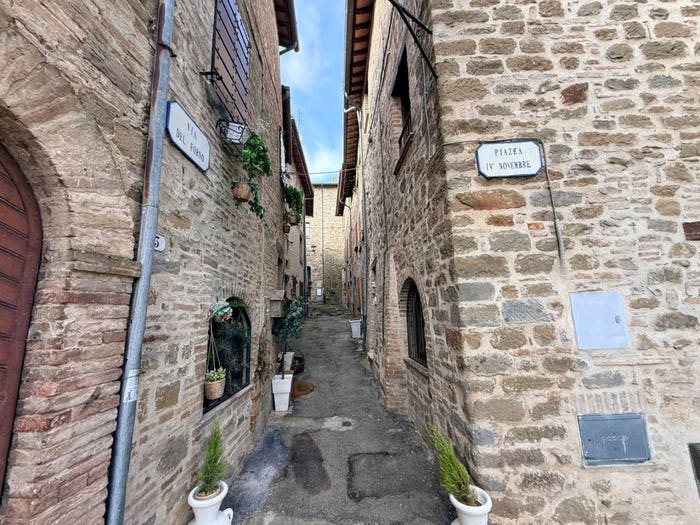 Casa quadrilocale in vendita in Via del Forno, Centro, Bettona