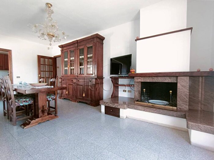 Appartamento con 6 locali in vendita in via nicolò copernico, Cerbara, Città di Castello
