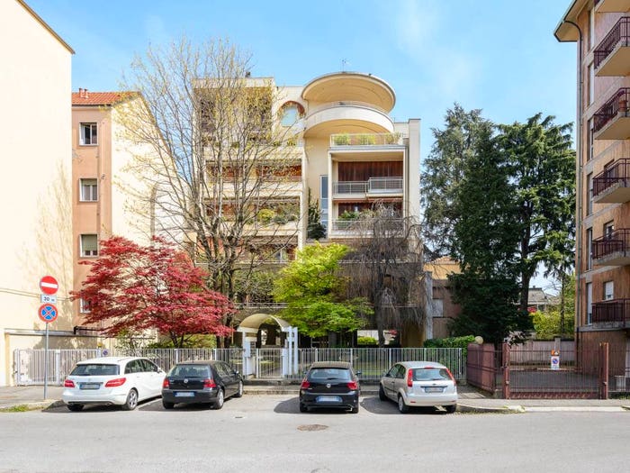 Appartamento con 6 locali in vendita in Via Cesare Battisti, Semicentro Ospedale, Gallarate