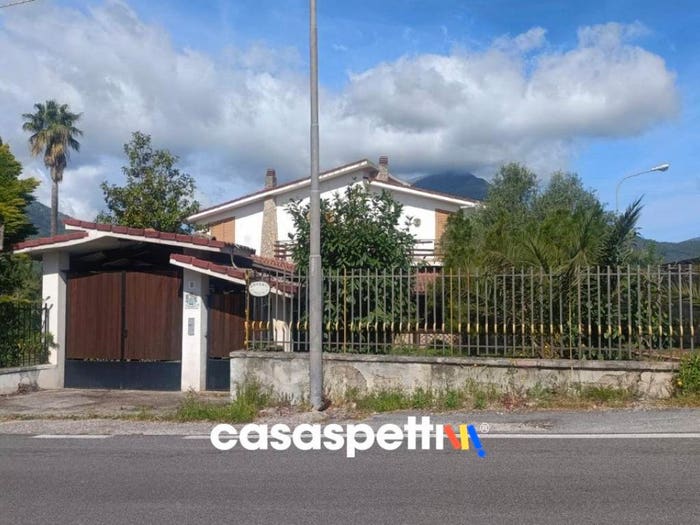 Casa con 5 locali in vendita in Via Serroni, Giffoni Sei Casali