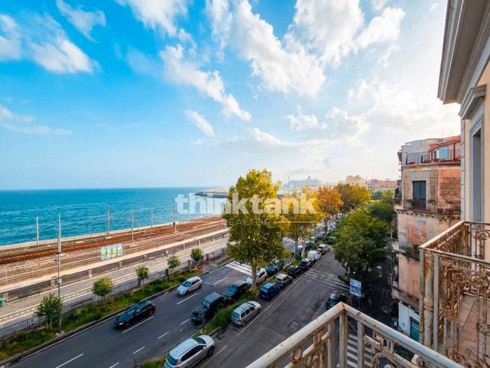 Appartamento con 6 locali in vendita in Via Antonino di Sangiuliano, Centro Storico, Catania