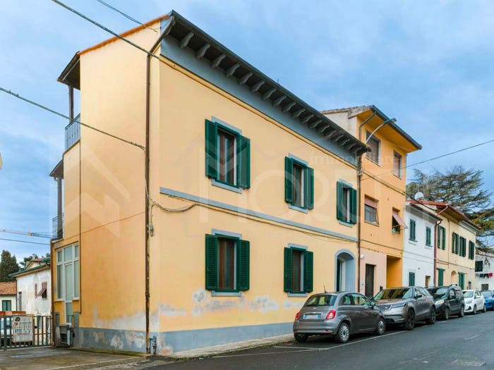 Casa con 6 locali in vendita in Via Umberto I, Centro, Collesalvetti