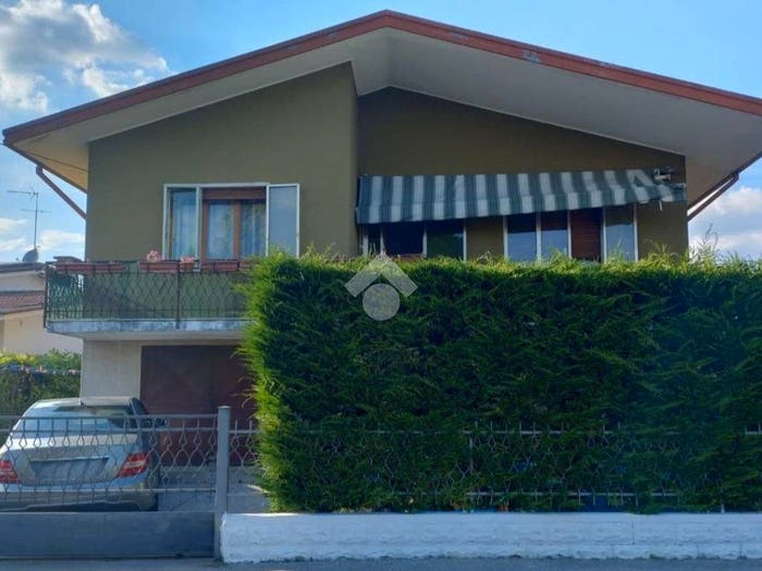 Casa quadrilocale in vendita in Via Masotti, Centro, Casale sul Sile