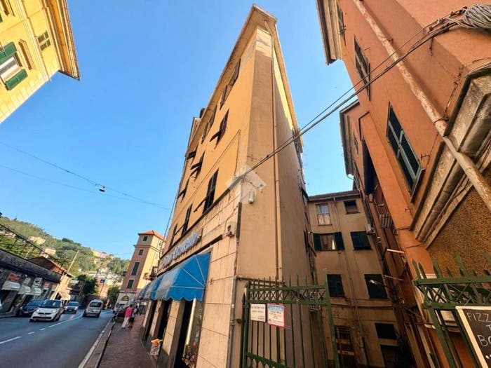 Appartamento trilocale in vendita in Via P Anfossi, Pontedecimo, Genova