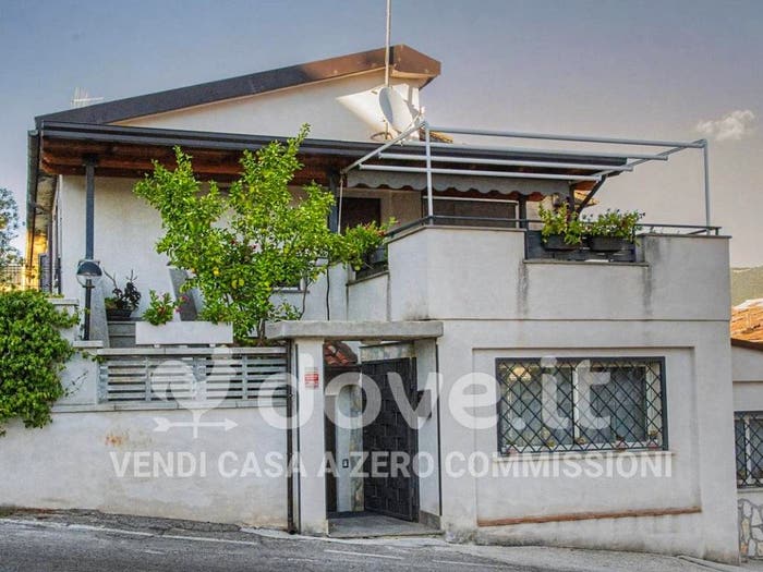 Casa con 5 locali in vendita in Via Martiri Ungheresi, Centro, Alatri