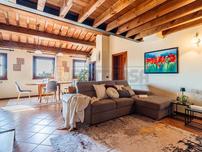 Appartamento con 6 locali in vendita in Via Villa Rossi, Monticello Conte Otto