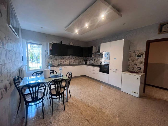 Casa con 5 locali in vendita in Piazzale Roma, Centro, Finale Emilia