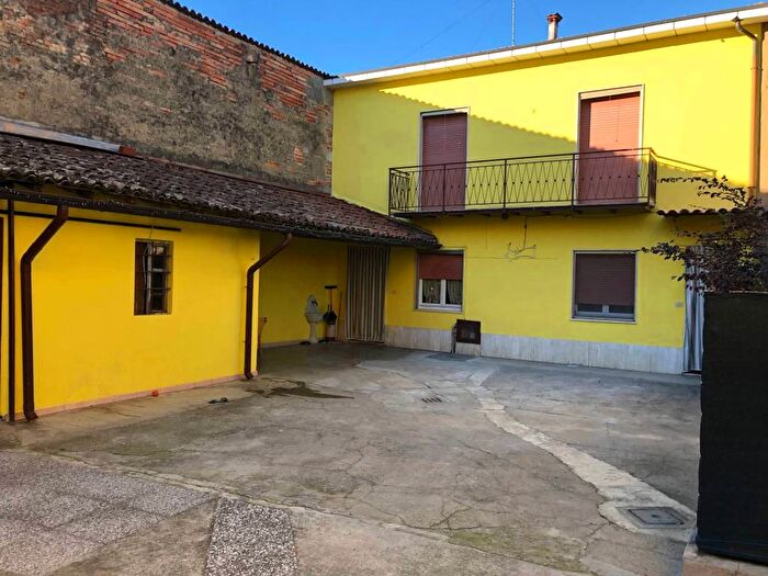Casa con 5 locali in vendita in Via Novembre, Zorlesco, Casalpusterlengo