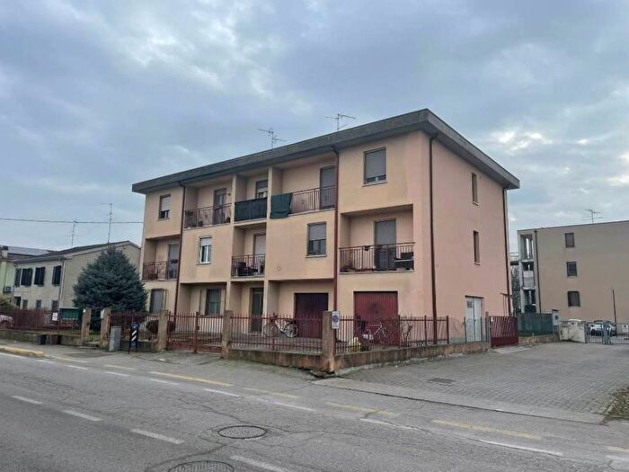 Appartamento trilocale in vendita in Via Nazario Sauro, Centro, Quistello
