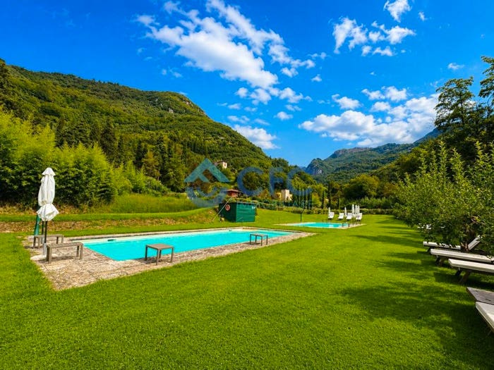 Appartamento quadrilocale in vendita in Via Nuova, Camaiore Paese, Camaiore