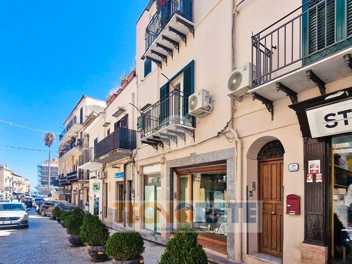 Appartamento trilocale in vendita in Via Roma, Centro, Monreale