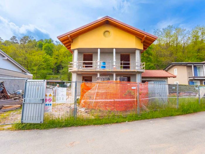 Casa con 6 locali in vendita in Via Masera, Oleggio Castello