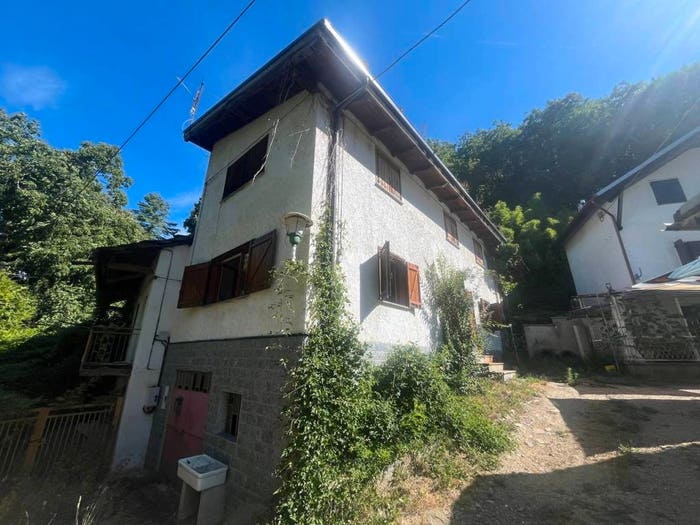 Casa quadrilocale in vendita in Borgata Cambosiera Alta, Villar Perosa