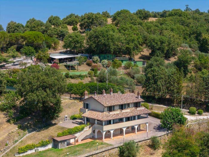 Casa con 6 locali in vendita in Passignano sul Trasimeno