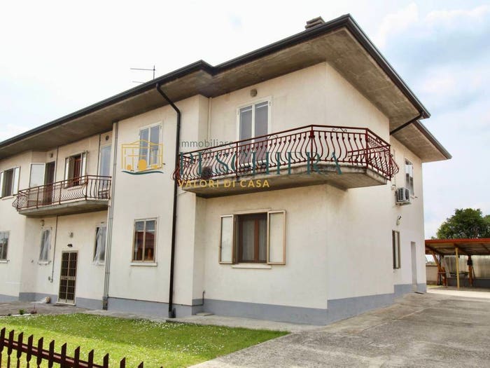 Appartamento con 6 locali in vendita in Via Luigi Serravalle, Centro, Monzambano