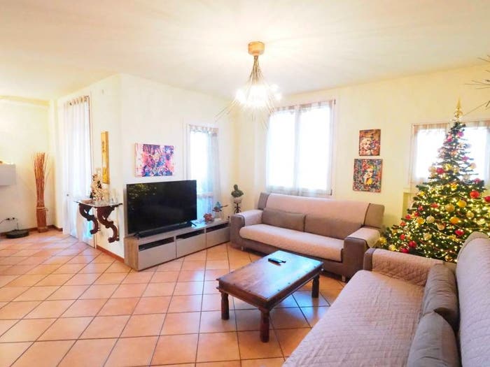 Appartamento con 5 locali in vendita in Via Luigi Pirandello, Inzago